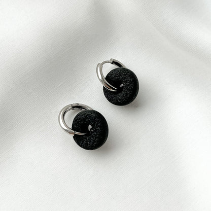 Stainless steel hoop earrings_Black